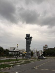 Okinawa171123 - (12) Ryuchu and Docked Cruise Ship - 9